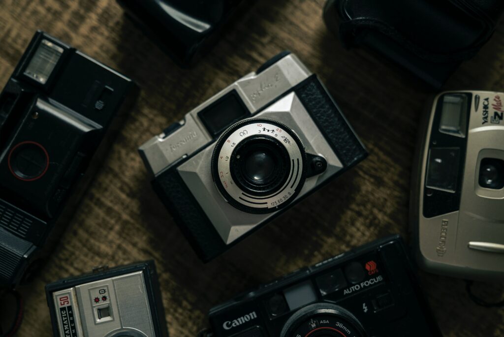 Vintage Wallpaper of Classic Cameras on Wooden Surface - Nostalgic Vibes