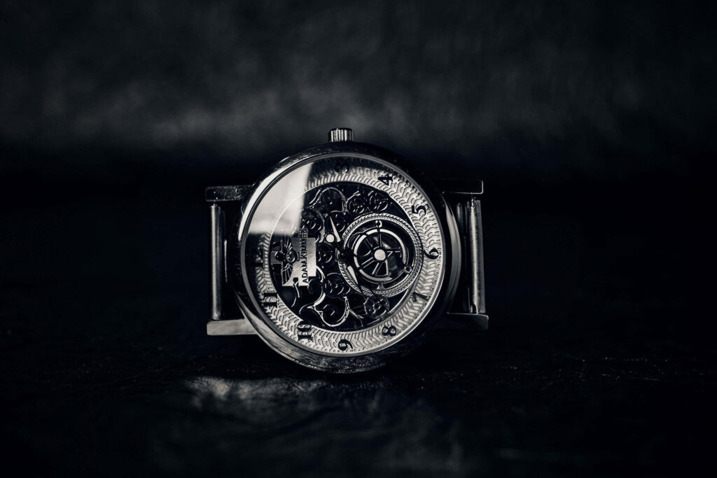 Stunning Vintage Watch Wallpaper: Monochromatic Gears & Cogs Design