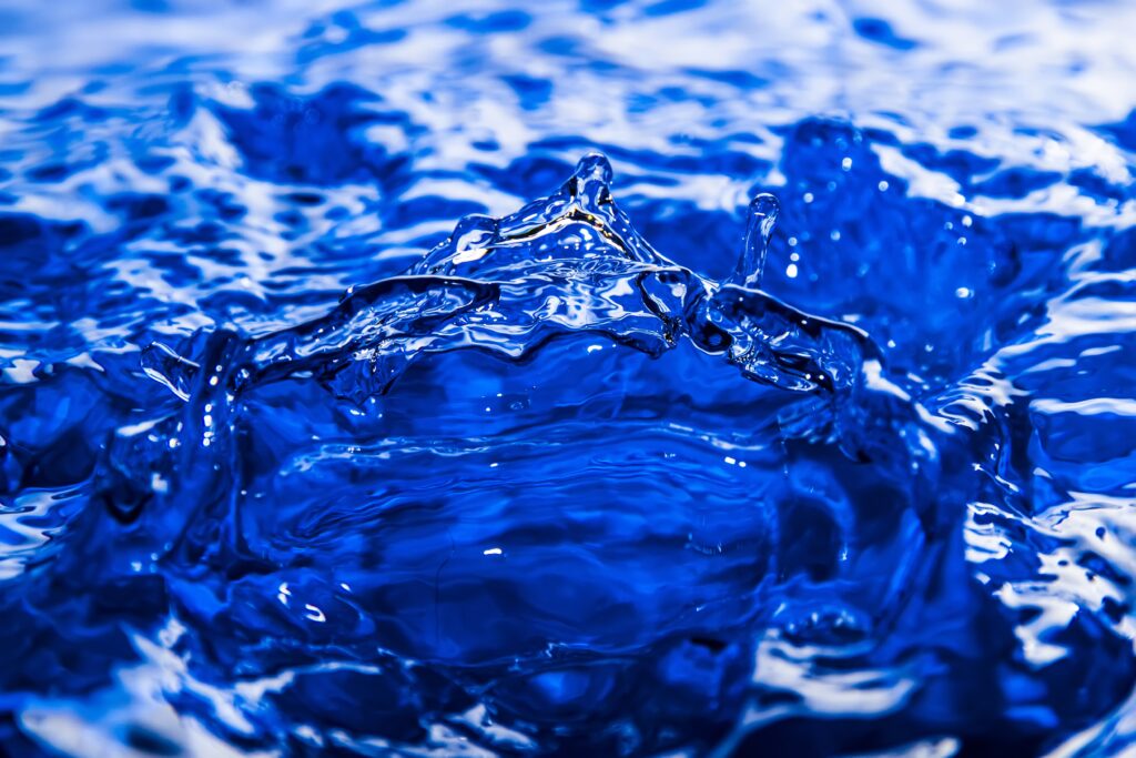Dynamic Water Splash Close-Up: Intricate Blue Wallpaper Background