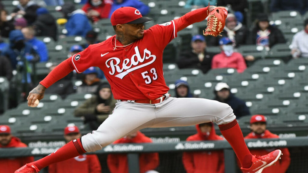 Vladimir Gutiérrez pitching for Cincinnati Reds in red white uniform on stadium mound background Wallpaper