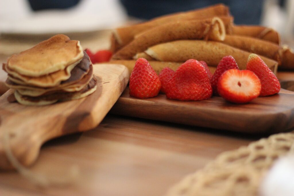 Warm Breakfast Wallpaper: Pancakes, Muffins & Strawberries