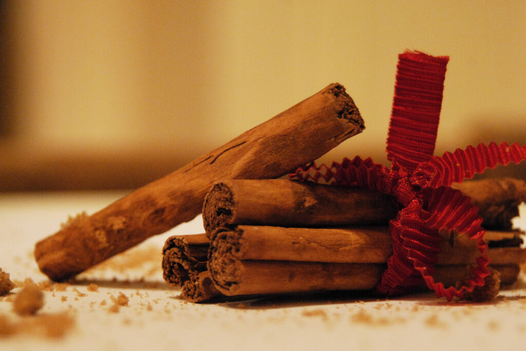 Macro Close-Up of Cinnamon Sticks: Warm Texture & Spice Essence Wallpaper