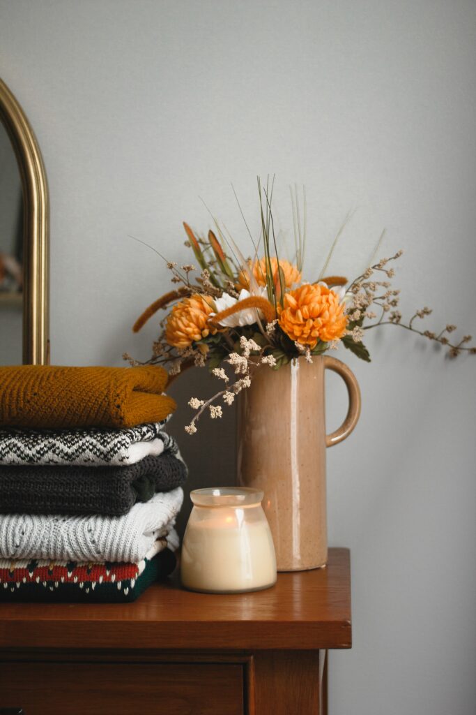 Cozy Wallpaper: Rustic Orange Flower Bouquet & Serene Atmosphere