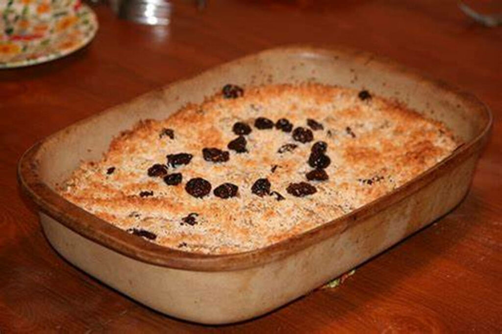Rustic Oatmeal Raisin Dessert: Golden Crust & Raisins Wallpaper