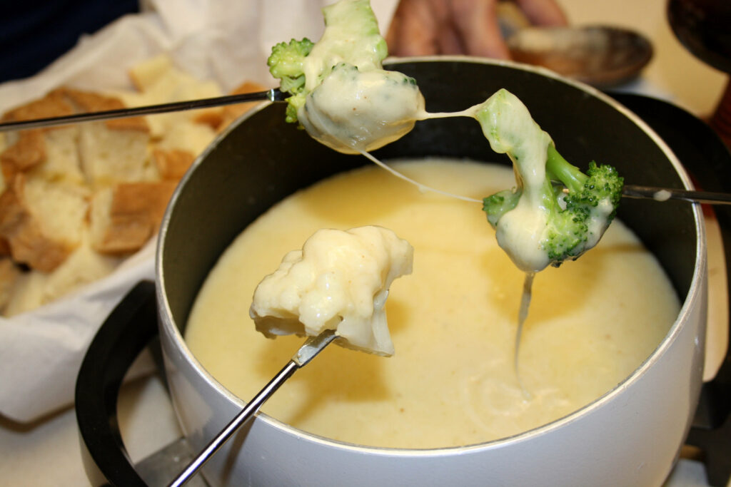 Warm Wallpaper: Broccoli & Bread with Creamy Cheese Fondue Background