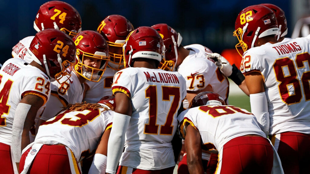 Washington Commanders Teamwork Wallpaper - American Football Unity