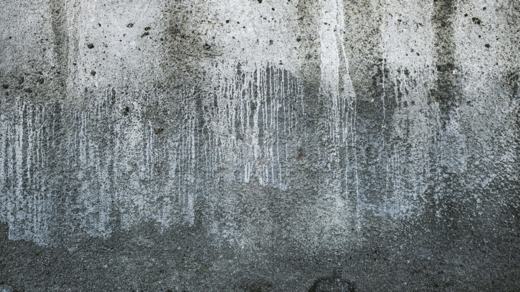 Rustic White Concrete Texture Wallpaper: Weathered Patterns & Streaks