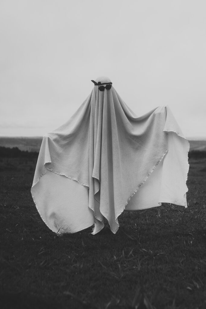Whimsical B&W Ghost Wallpaper with Sunglasses for Halloween Fun