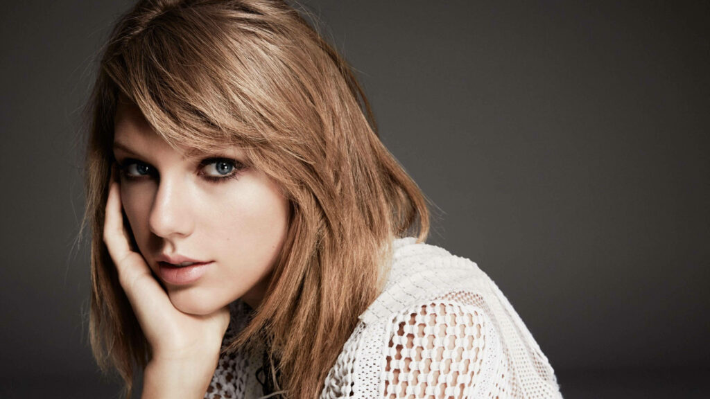 Effortlessly Whimsical: Taylor Swift's Signature Style Wallpaper