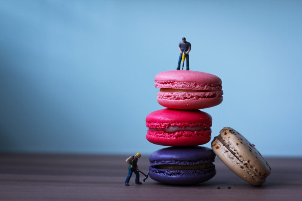 Colorful Macarons Wallpaper: Sweet Treats & Creative Craftsmanship