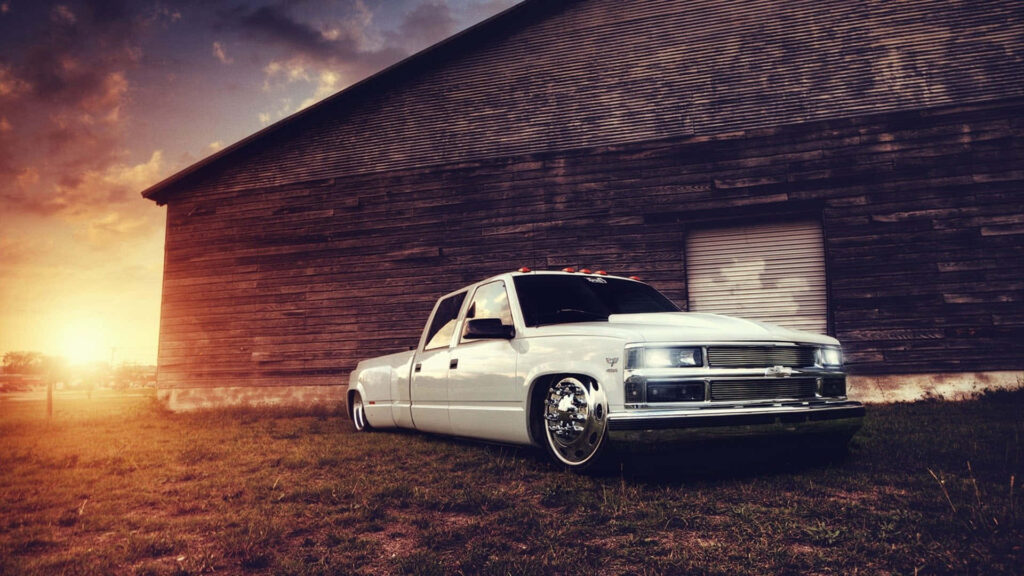Serene Silverado Wallpaper: White Truck at Rustic Barn at Sunset