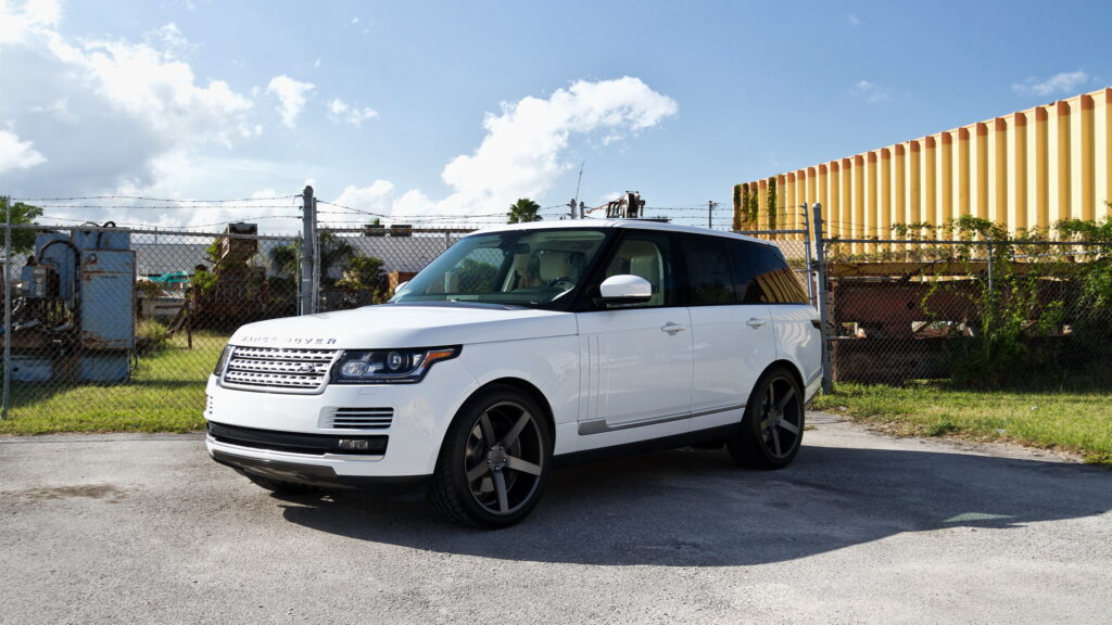 Luxury White Range Rover Sport: Stylish Outdoor Wallpaper