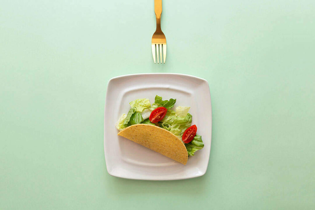 Fresh and Simple: Vibrant Tacos on Mint Backdrop for Food Desktop Wallpaper