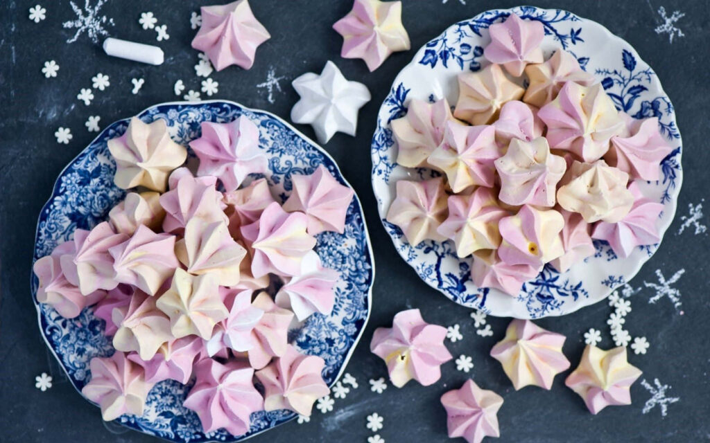 Cute Tasty Winter Dessert Background Wallpaper