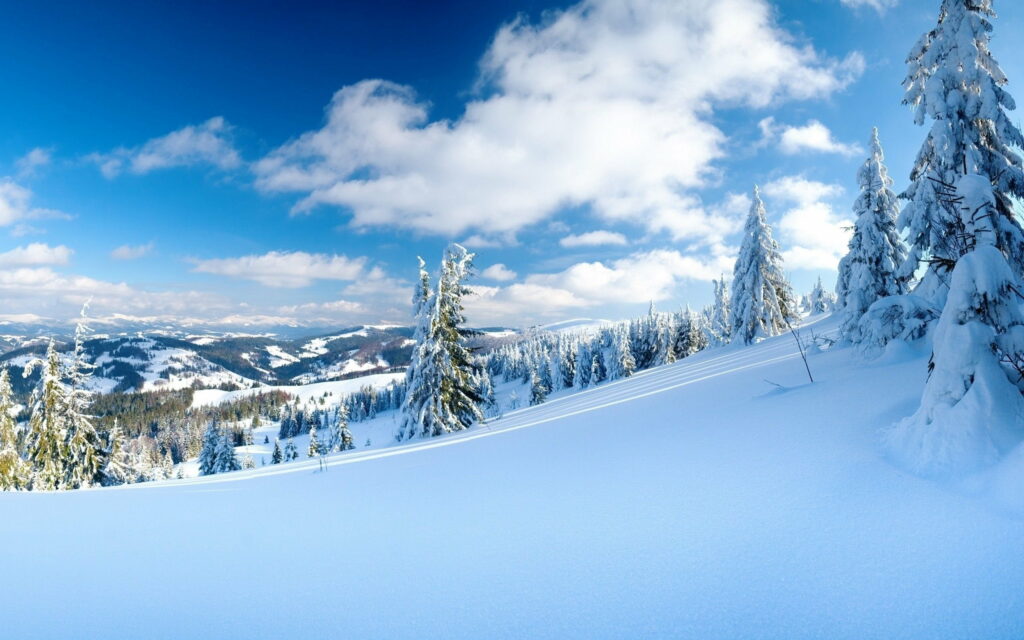 Snowy Peaks: A Majestic QHD Wallpaper of the Winter Mountain Landscape