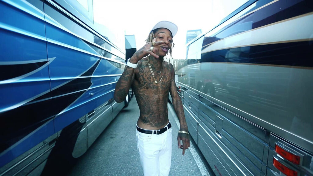 Vibrant Wiz Khalifa Wallpaper: Shirtless with Tour Buses & Tattoos