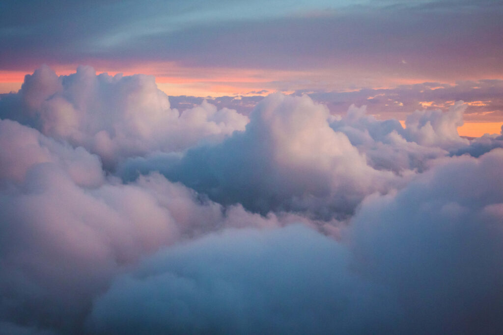 Enchanting Serenity: Captivating Cloudscape in 4K Ultra HD Wallpaper