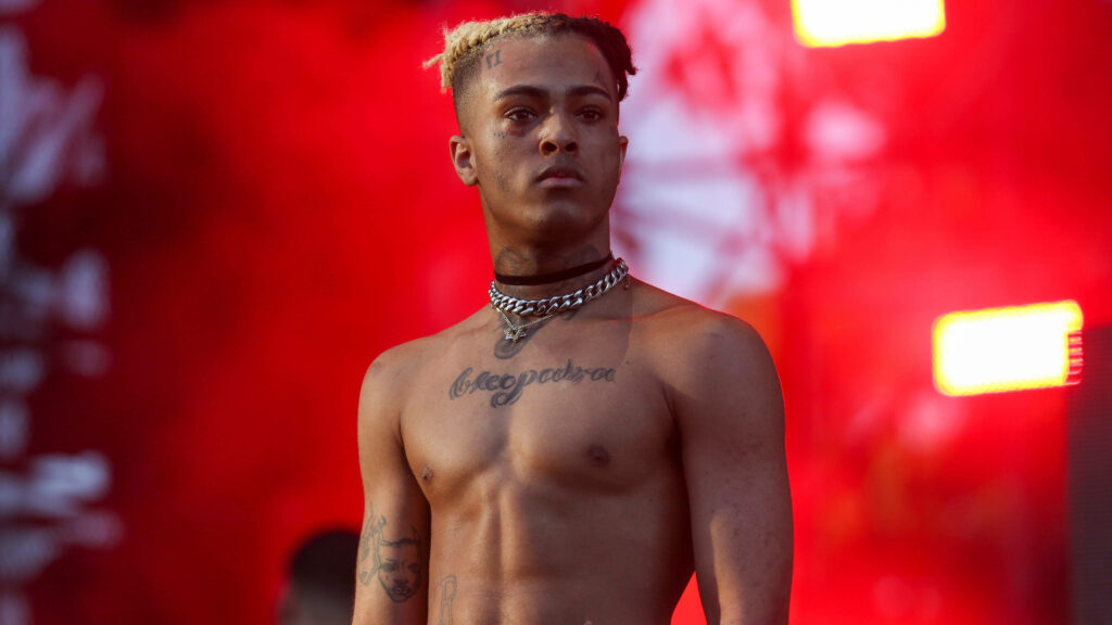 Intense Gaze: Xxxtentacion Channels Raw Emotion in Mesmerizing Computer Wallpaper