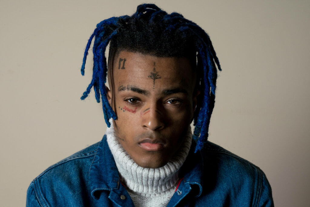 Xxxtentacion's Raw Computer Backdrop: Unadorned and Captivating; Blue Denim Jacket Complements His Distinctive Blue Dreadlocks Wallpaper