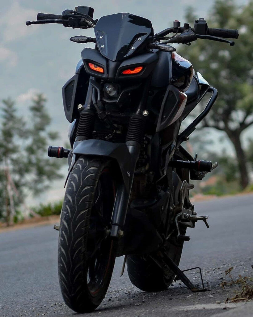 Yamaha MT-15 Dynamic Wallpaper: Aggressive Design in Nature