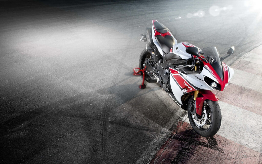Stunning Yamaha Motorcycle Wallpaper: Speed & Sophistication on Track