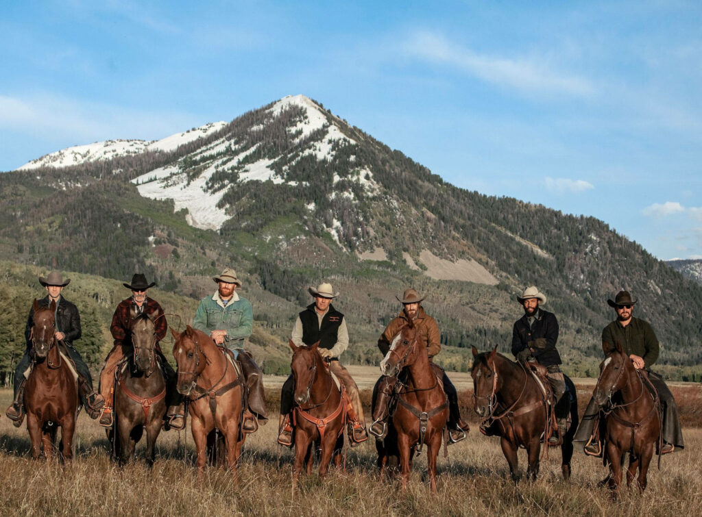 Yellowstone Scenic Landscape Wallpaper: Men on Horseback in Nature