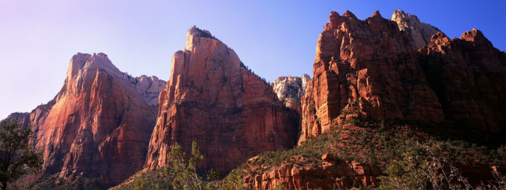 Three Patriarchs: Majestic Red Rock Formations in Zion National Park - A Striking Wallpaper