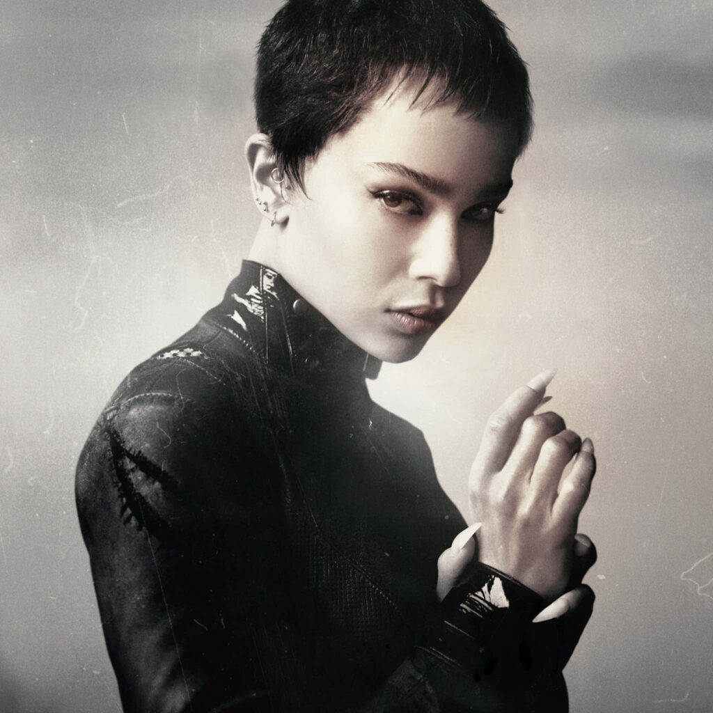 Intense monochromatic portrait of Zoë Kravitz with striking gaze and bold presence wallpaper