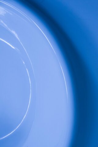 Calming Blue Swirling Wallpaper: Hypnotic Fluid Paint Design